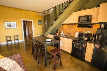 پانسیون Crooked Tree Guest Suites