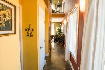 پانسیون Crooked Tree Guest Suites