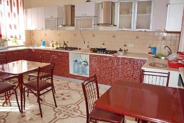 هاستل Guest House Naazove