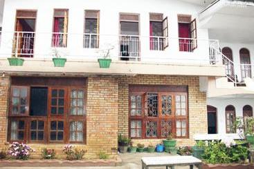 پانسیون Farah Guest Inn