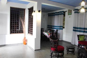 پانسیون Farah Guest Inn