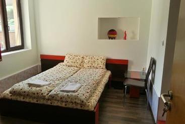 پانسیون Guest House Zora