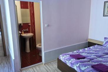 پانسیون Guest House Zora
