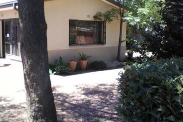 پانسیون Elephant Lodge Guesthouse