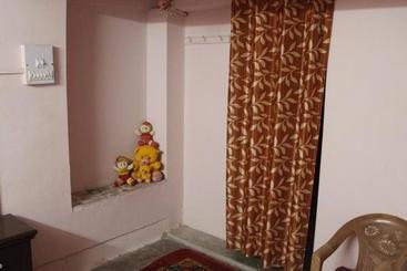 پانسیون Tanu S Homestay