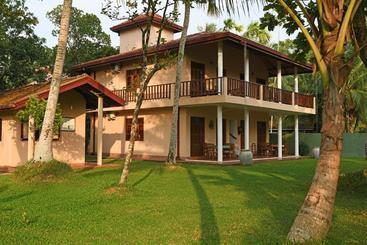 پانسیون Hettimulla River House