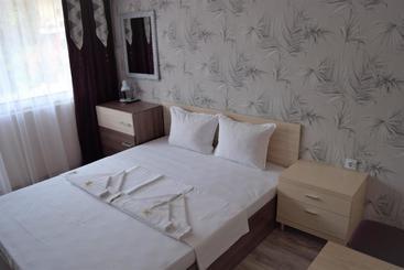 پانسیون Guest House Gloria