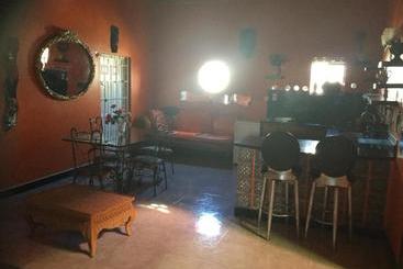 پانسیون Little Savoy Guest House