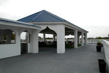 پانسیون Little Savoy Guest House