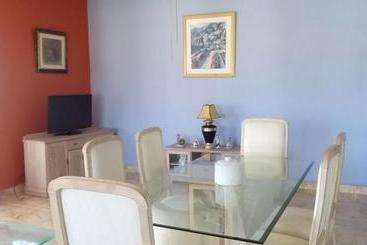 پانسیون Little Savoy Guest House