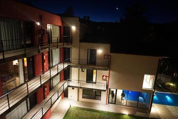 El Oasis Apart