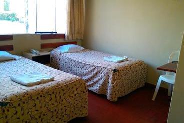 پانسیون Hostal La Rivera