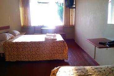 پانسیون Hostal La Rivera