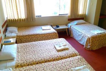 پانسیون Hostal La Rivera