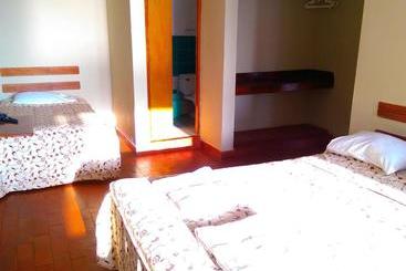 پانسیون Hostal La Rivera