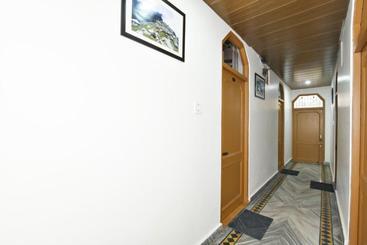 پانسیون Surbhi Guest House
