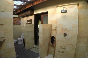 پانسیون West Bali Villas Umasari Resort