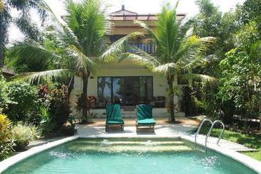 پانسیون West Bali Villas Umasari Resort