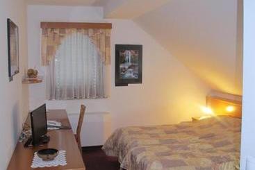 پانسیون Apartment Sobe Ravbar