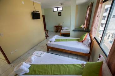 پانسیون Hostal Andry