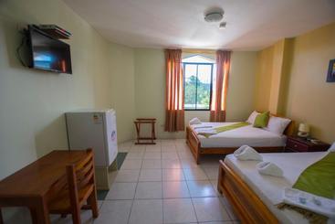 پانسیون Hostal Andry