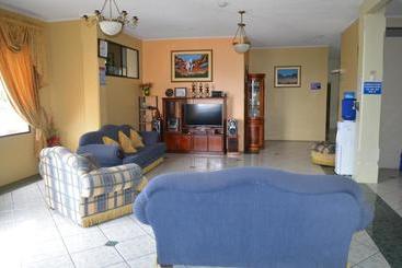 پانسیون Hostal Andry