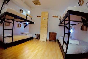 پانسیون Hostal De La 57