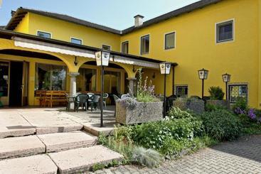 פנסיון Stiftsgasthof Hochburg
