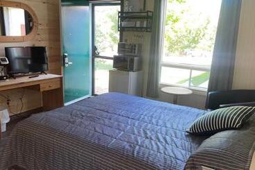 הוסטל Auberge Et Chalets Sur Le Lac