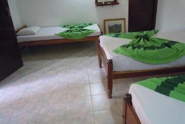 پانسیون Devi Tourist Home