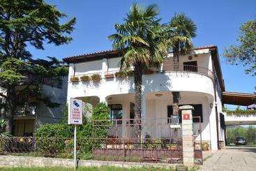 پانسیون Apartments Bertok