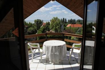 Vöröskő Apartmanház