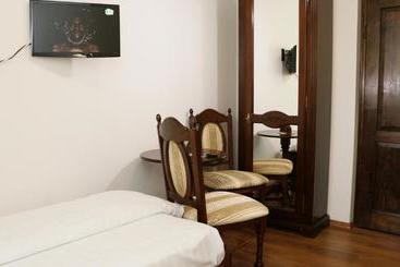 هاستل Hanu Lui Gica Spa
