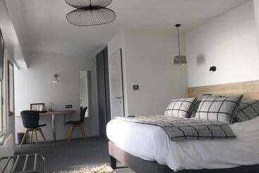 Отель Logis Hôtel De La Pointe Du Cap Coz