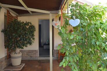 پانسیون Aandbloem Guest House