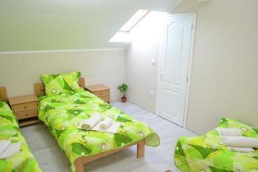 پانسیون Guest House Konak Iris
