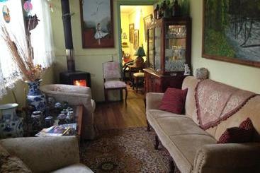 پانسیون Hostal Renoir