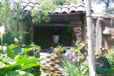 پانسیون Hostal Renoir
