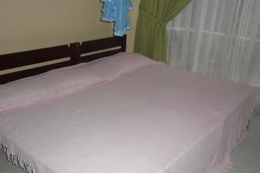 پانسیون Mccarthy Guesthouse