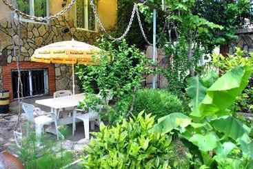 پانسیون Tamar Guest House