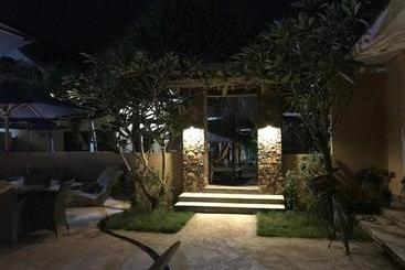 پانسیون Matahari Inn