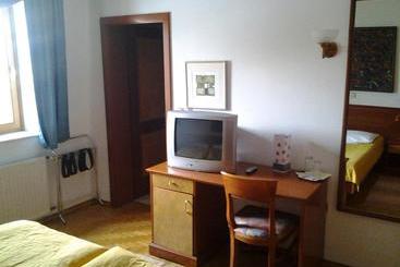 پانسیون Guest House Arvaj