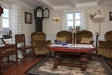 پانسیون Kristina Apartment & Alma House