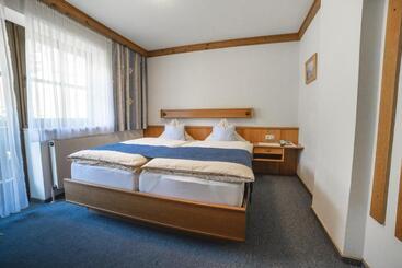 膳宿费 Landhaus Neumayr