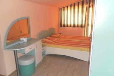 پانسیون Villa Mari Guest Rooms