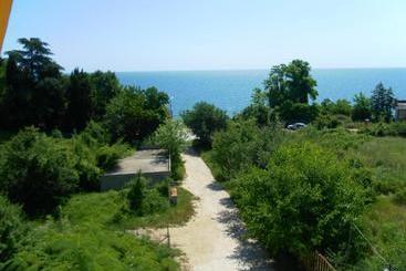 پانسیون Villa Mari Guest Rooms