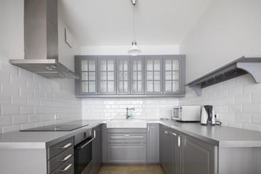 هتل Poznan Apartments Towarowa