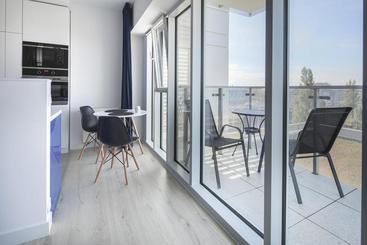 هتل Poznan Apartments Towarowa