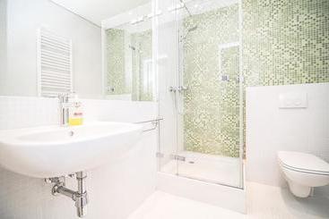 هتل Poznan Apartments Towarowa