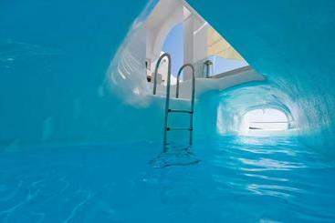 Hyperion Oia Suites